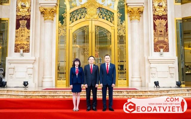 Chân dung người kế nghiệp sáng giá của Tập đoàn DOJI: Tuổi đời chưa đến 40, là chuyên gia đá quý quốc tế đầu tiên tại Việt Nam - Ảnh 1